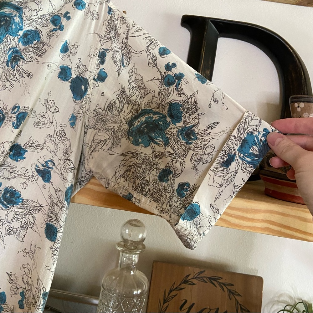 Vintage 1950s blue and white mid century floral fit and flare dress - Picture 3 of 6